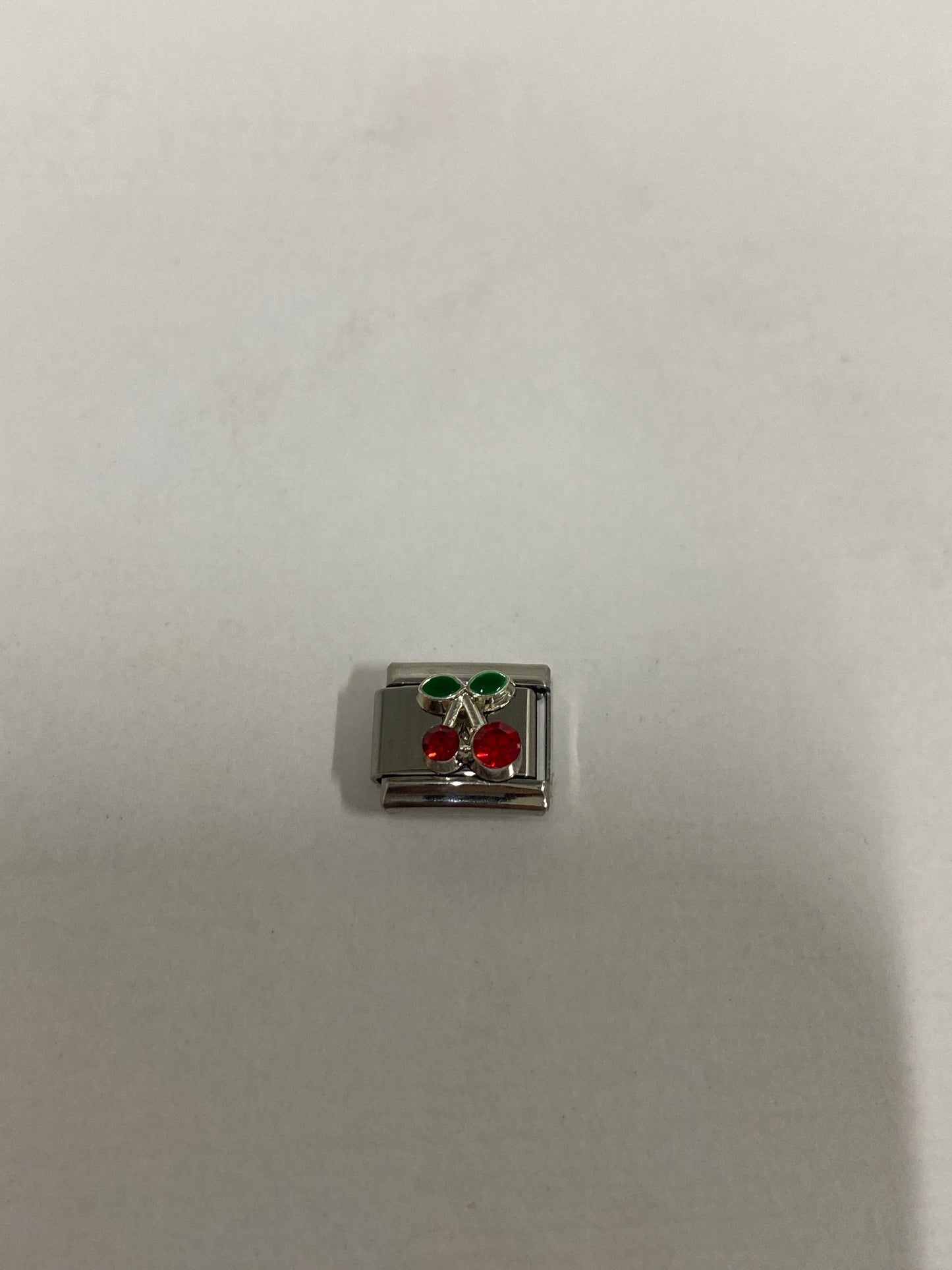 Kiraz Taşlı Charm