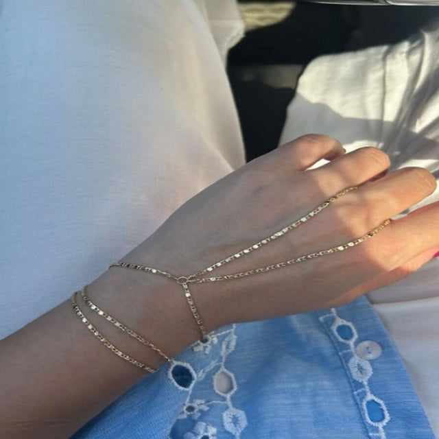 Klasik model zincir şahmeran by İrva Collection featuring elegant chain design and intricate detailing.