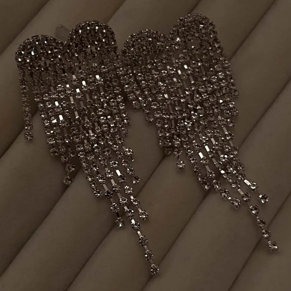 irva collection Kristal Taşlı Kalp Sallanan Küpe