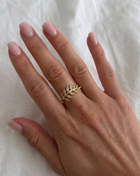 Silver leaf ring with embedded stones from İrva Collection, showcasing intricate design and sparkling details.