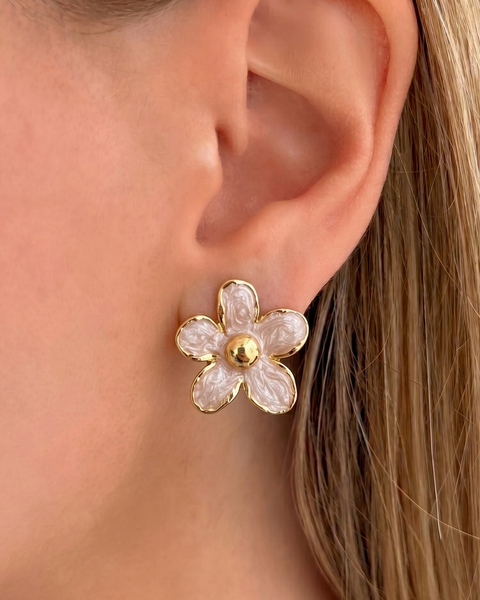 Silver flower-shaped earrings from İrva Collection featuring intricate petal detailing and elegant design.