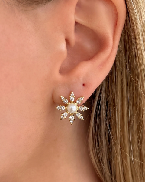 İrva Collection Frost Küpe earrings with delicate, icy design and silver finish, hanging from a model's ear.