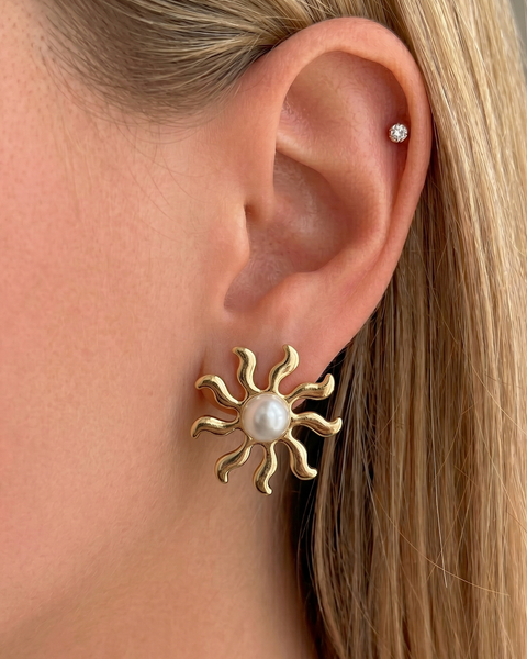 Silver clay earrings from İrva Collection featuring a sleek, modern design with a smooth, polished finish.