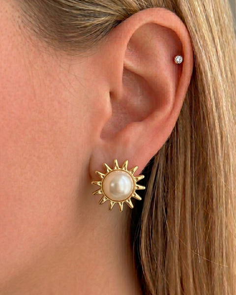 Elegant Wren Küpe earrings by İrva Collection featuring delicate feather-inspired design in gold-tone metal.