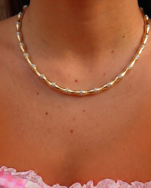 İrva Collection Metal Boru Serenay Necklace featuring sleek metal design and modern style, displayed on a neutral background.