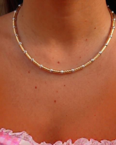 Slim metal necklace from İrva Collection featuring a sleek design and a silver finish, displayed against a neutral background.