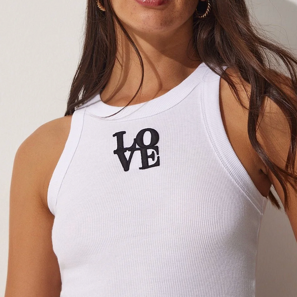 Kadın Beyaz Halter Yaka Nakışlı Fitilli Crop Örme Bluz