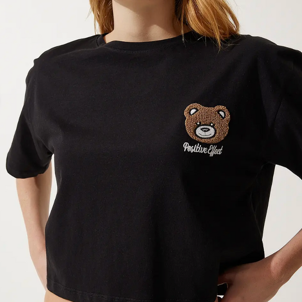 Kadın Siyah Ayıcık Armalı Crop Örme T-Shirt