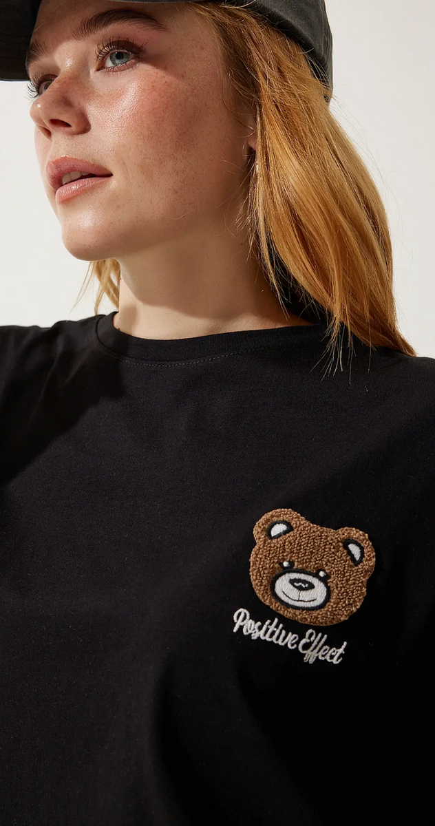 Kadın Siyah Ayıcık Armalı Crop Örme T-Shirt