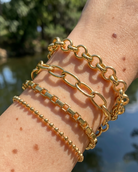 Silver 4-piece chain bracelet set from İrva Collection featuring delicate links and elegant design on a white background.
