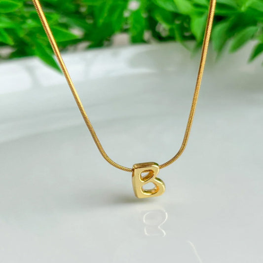 Yılan zincir ile tasarlanmış altın ve rodyum kaplama harf kolye