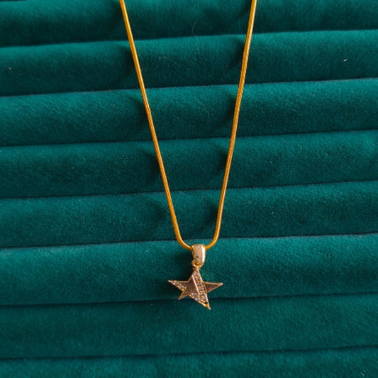 Zirkon Taşlı Yıldız Detaylı Kolye