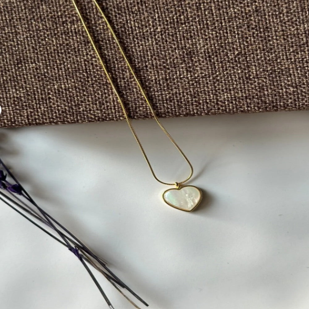 İçi Dolu Krem Kalp Altın Kaplama Kolye