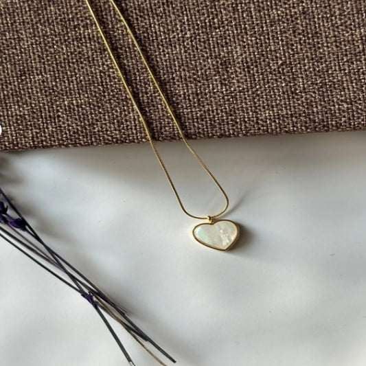 İçi Dolu Krem Kalp Altın Kaplama Kolye