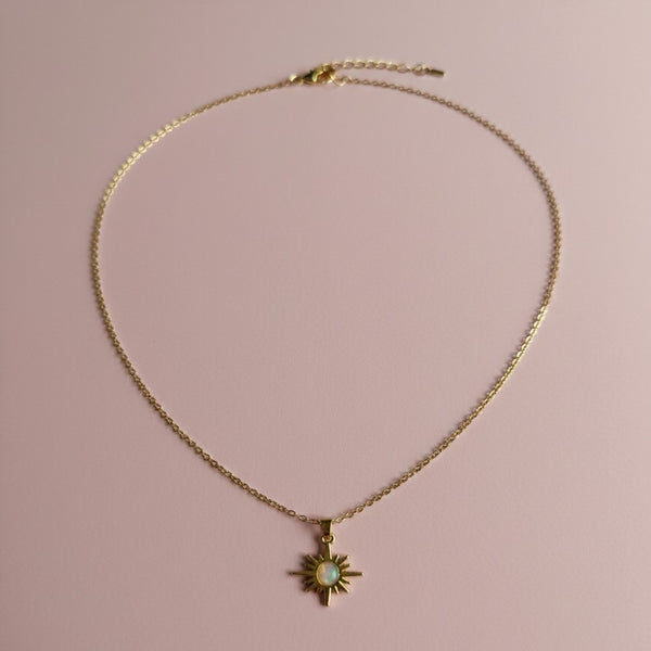 Beyaz Mineli Kutup Yıldızı Kolye - İrva Collection