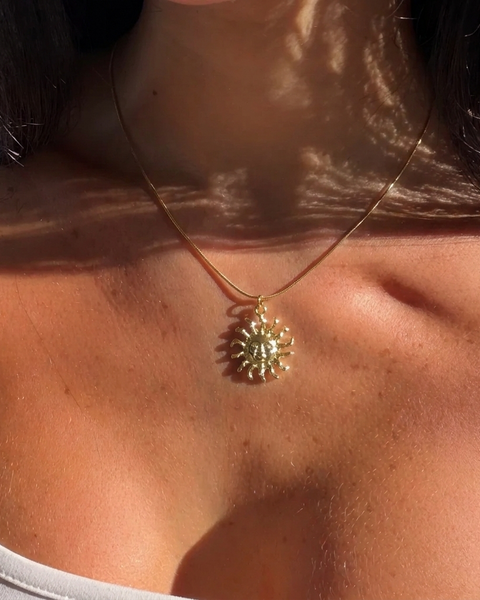 Gold Kararmaz Viral Güneş necklace by İrva Collection featuring a sun pendant on a delicate chain.