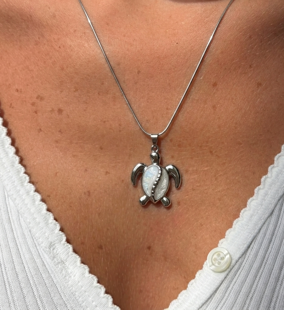 Gold and turquoise beaded turtle pendant necklace from İrva Collection featuring a detailed turtle charm on a delicate chain.
