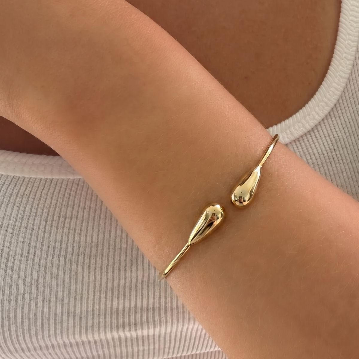 Silver Botte Model Bilezik by İrva Collection featuring intricate chain links and a sleek, modern design.