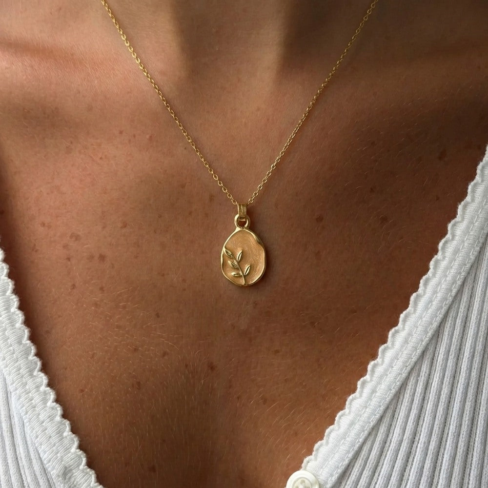 Kararmaz Mineli Fidan Kolye