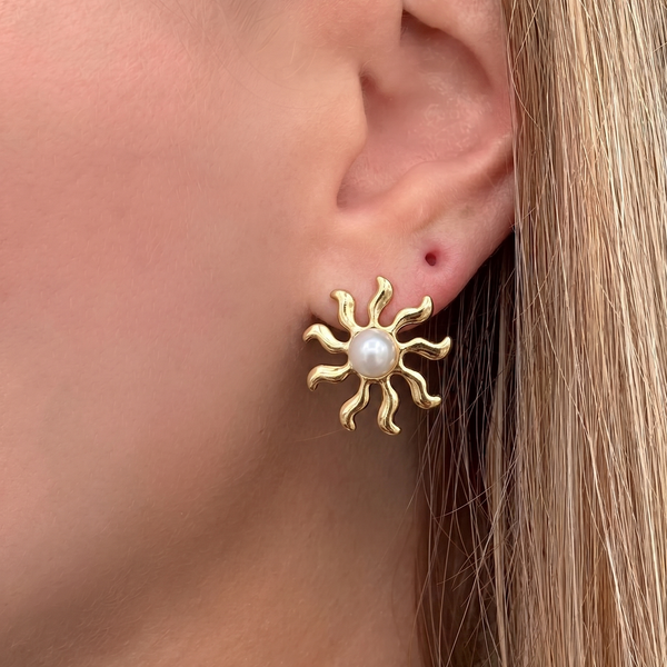 İrva Collection Incili Güneş Küpe featuring a sun design with pearl accents, gold-tone finish, on a plain white background.