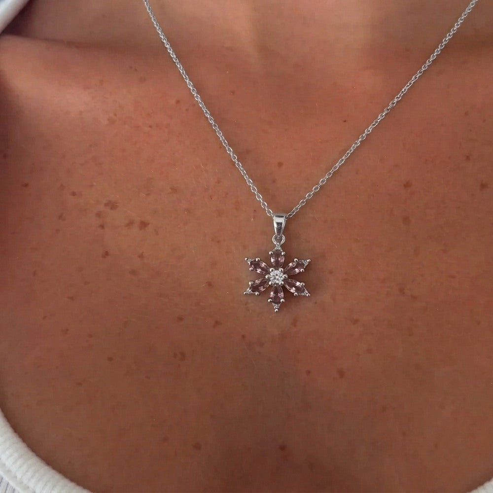 Kararmaz Gümüş Taşlı Çiçek Kolye