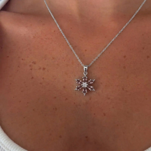 Kararmaz Gümüş Taşlı Çiçek Kolye