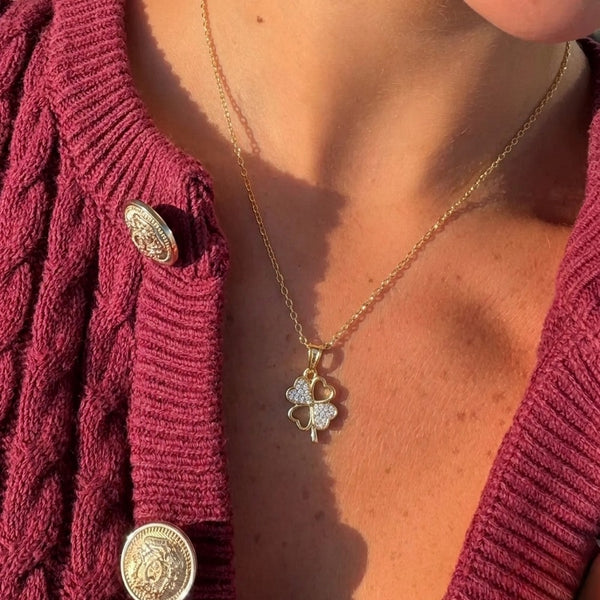 Kararmaz Minimal Yonca Kolye