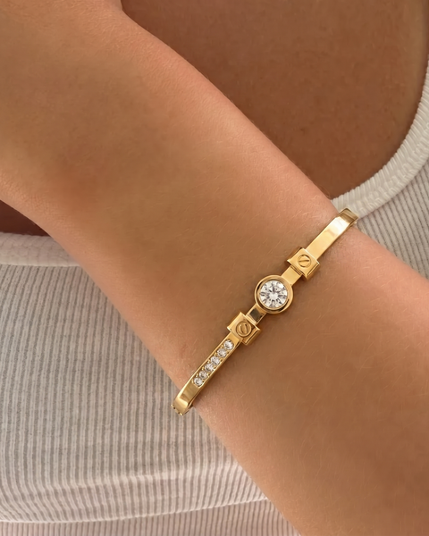 Silver gemstone bracelet by İrva Collection featuring sparkling stones and a sleek, elegant design.