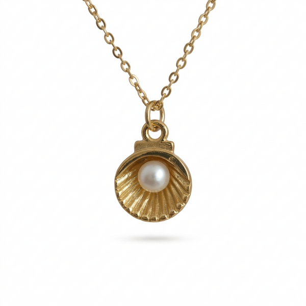 İrva Collection Sea Girl Kolye featuring a delicate design with ocean-themed elements in silver.