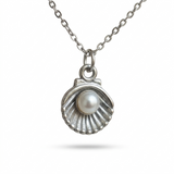 İrva Collection Sea Girl Kolye featuring a delicate ocean-inspired design with shimmering accents.