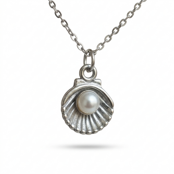 İrva Collection Sea Girl Kolye featuring a delicate ocean-inspired design with shimmering accents.