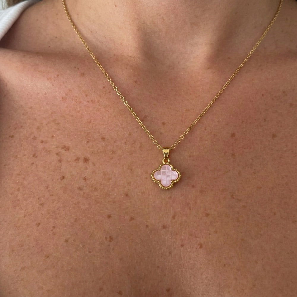 Kararmaz Taşlı Yonca Kolye