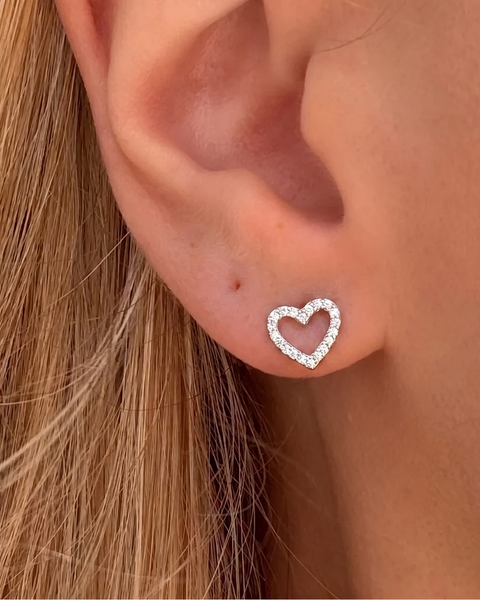 Gold heart-shaped earrings with sparkling stones from İrva Collection, featuring a stylish and elegant design.