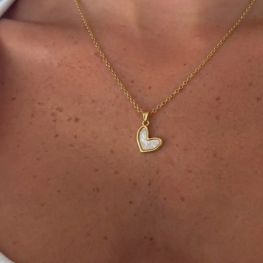 Kararmaz Mineli Kalp Kolye