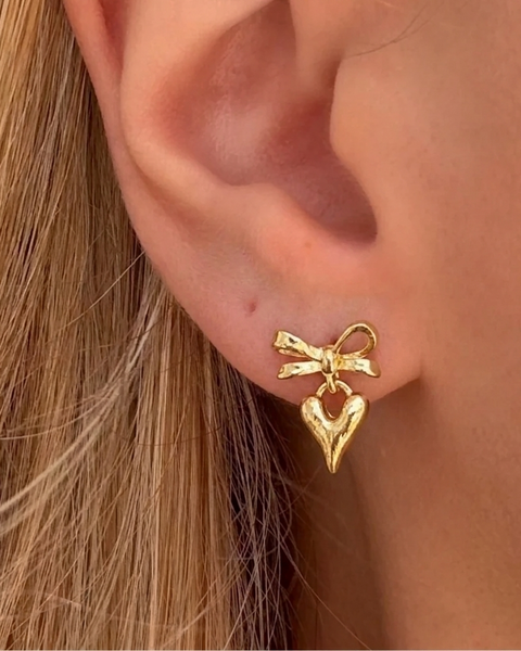 İrva Collection Pinterest Girl Küpe featuring stylish, modern earrings with a fashionable design, perfect for everyday wear.