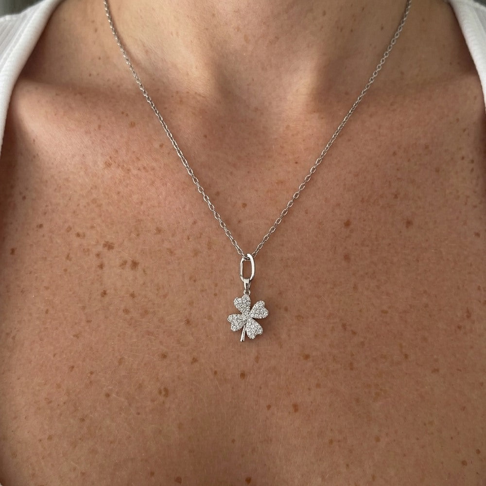 Kararmaz Gümüş Mini Yonca Kolye