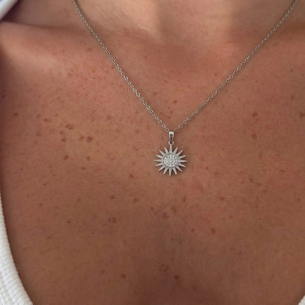 Kararmaz Gümüş Güneş Kolye