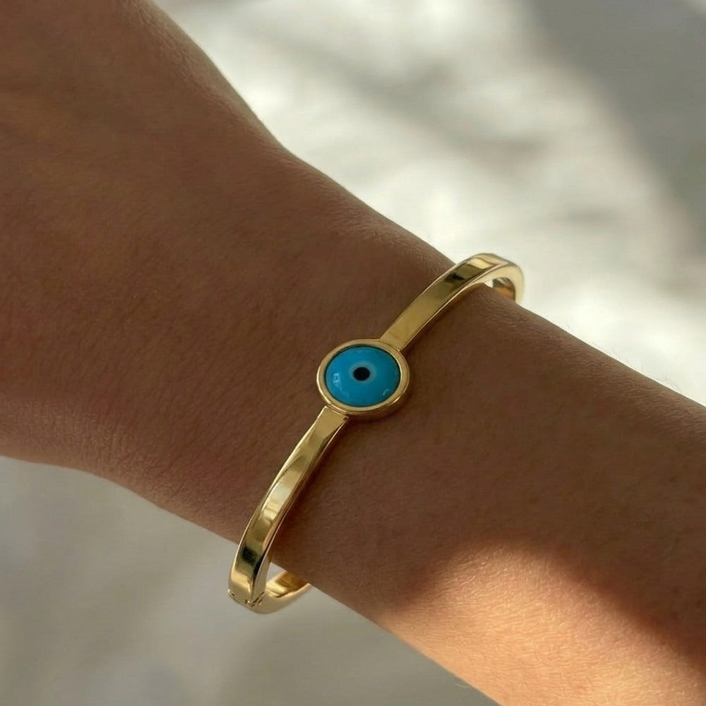 İrva Collection Kararmaz Nazar Kelepçe, silver bracelet with Nazar eye charm, on a white background.