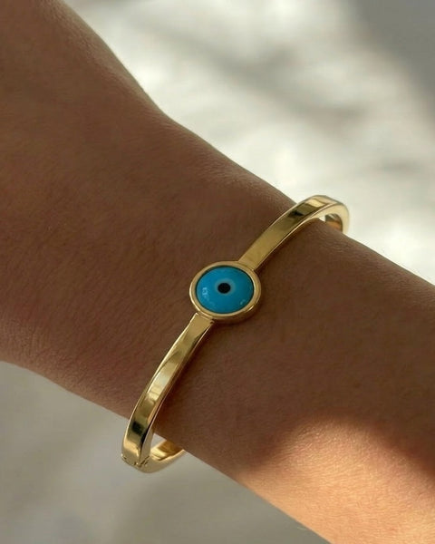 İrva Collection Kararmaz Nazar Kelepçe, silver bracelet with Nazar eye charm, on a white background.