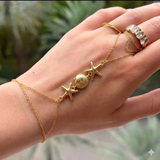 İrva Collection Sea Girl Şahmeran jewelry featuring a detailed silver pendant with mythological Şahmeran figure on a chain.