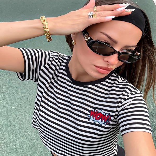 Kadın Siyah Çizgili Nakışlı Pamuklu Crop Örme T-Shirt