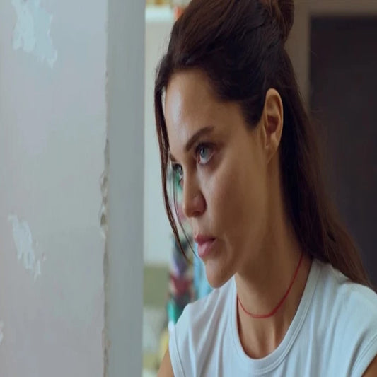 Hilal Altın Bilek Kolyesi – Kırmızı İp Choker (30 cm + Uzatma)