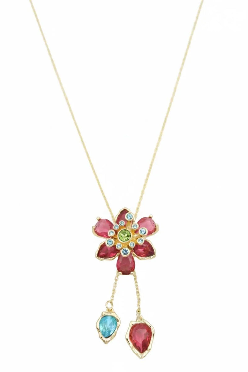 İrva Collection İdyllia Kolye featuring a delicate silver chain with a floral pendant, elegant jewelry for women.
