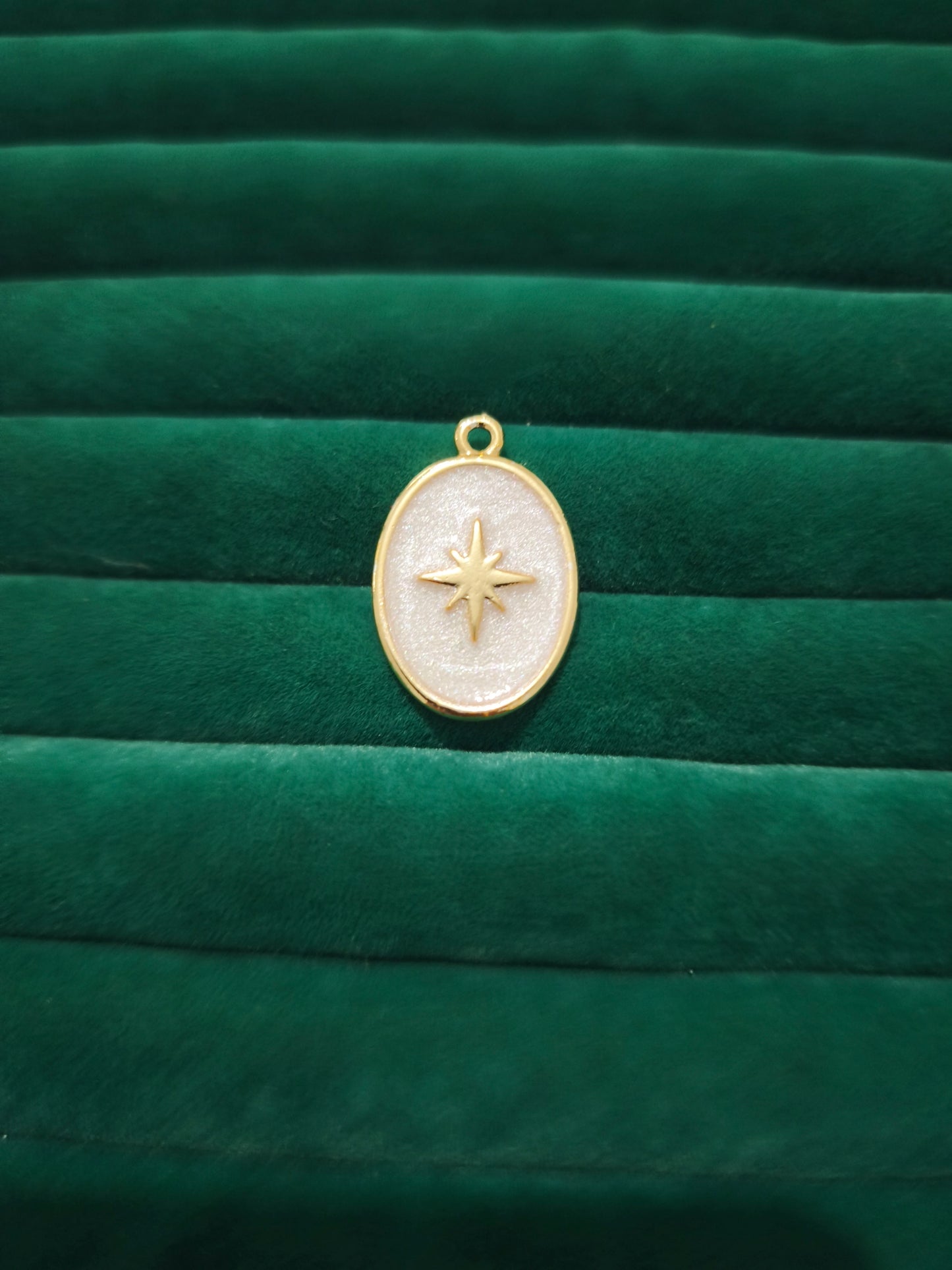 Oval Kutup Yıldızı Charm