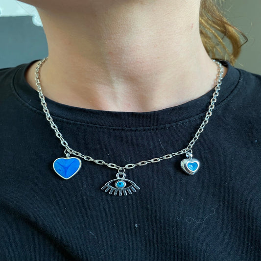 Blue Charm Shield Kolye – Aşk, Koruma ve Stil Tek Zincirde