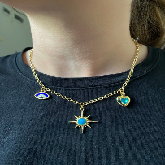 Galaxy Charm Kolye – Işıltılı Simgelerle Evren Seninle