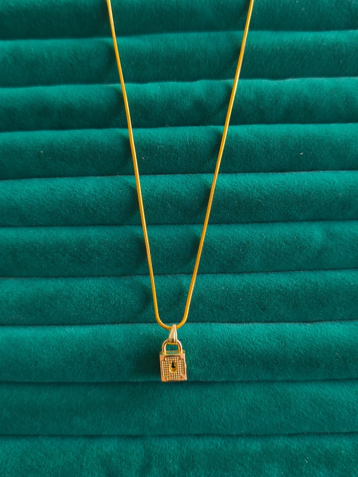 Kilit Charm Kolye
