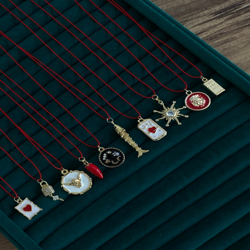 İthal Kolye Ucu Kırmızı İp Kolye