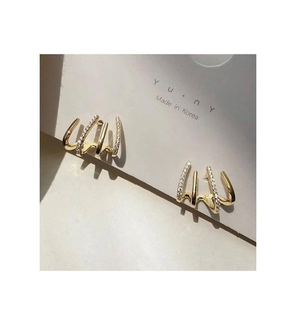 İrva Collection Zirkon Taşlı Pençe Küpe with gold plating, featuring a claw design and sparkling zircon stones.