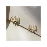 İrva Collection Zirkon Taşlı Pençe Küpe with gold plating, featuring a claw design and sparkling zircon stones.